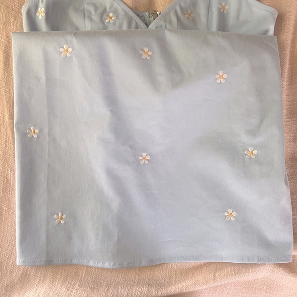 NWOT Daisy Embroidered Mini Dress - Picture 2 of 4